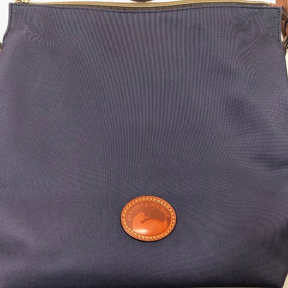DOONEY & BOURKE Navy Blue Nylon Crossbody Tote Adjustable Leather Straps Red Int - Picture 2 of 16